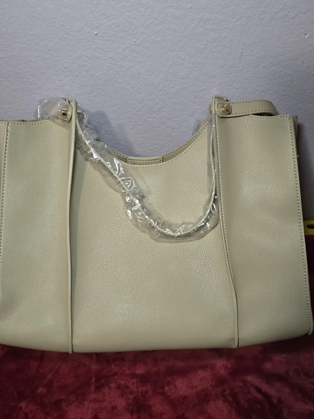 N/A elegant cream